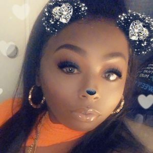 Meet your Posher, Denisha